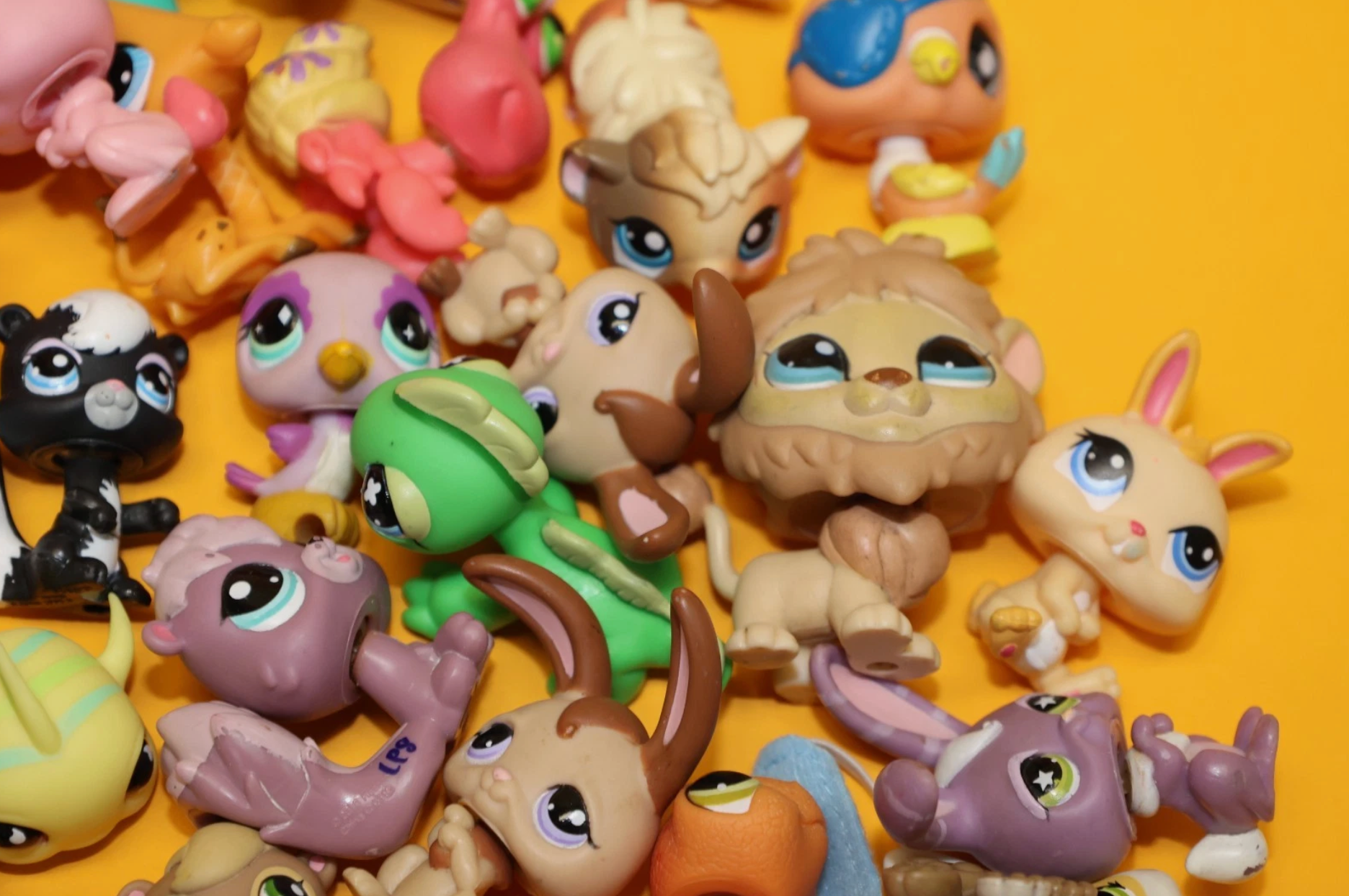 Huge Littlest Pet Shop Lot of 200 Original Figures (Hasbro)