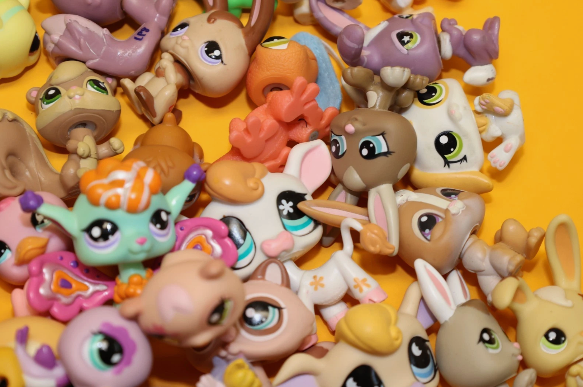 Huge Littlest Pet Shop Lot of 200 Original Figures (Hasbro)