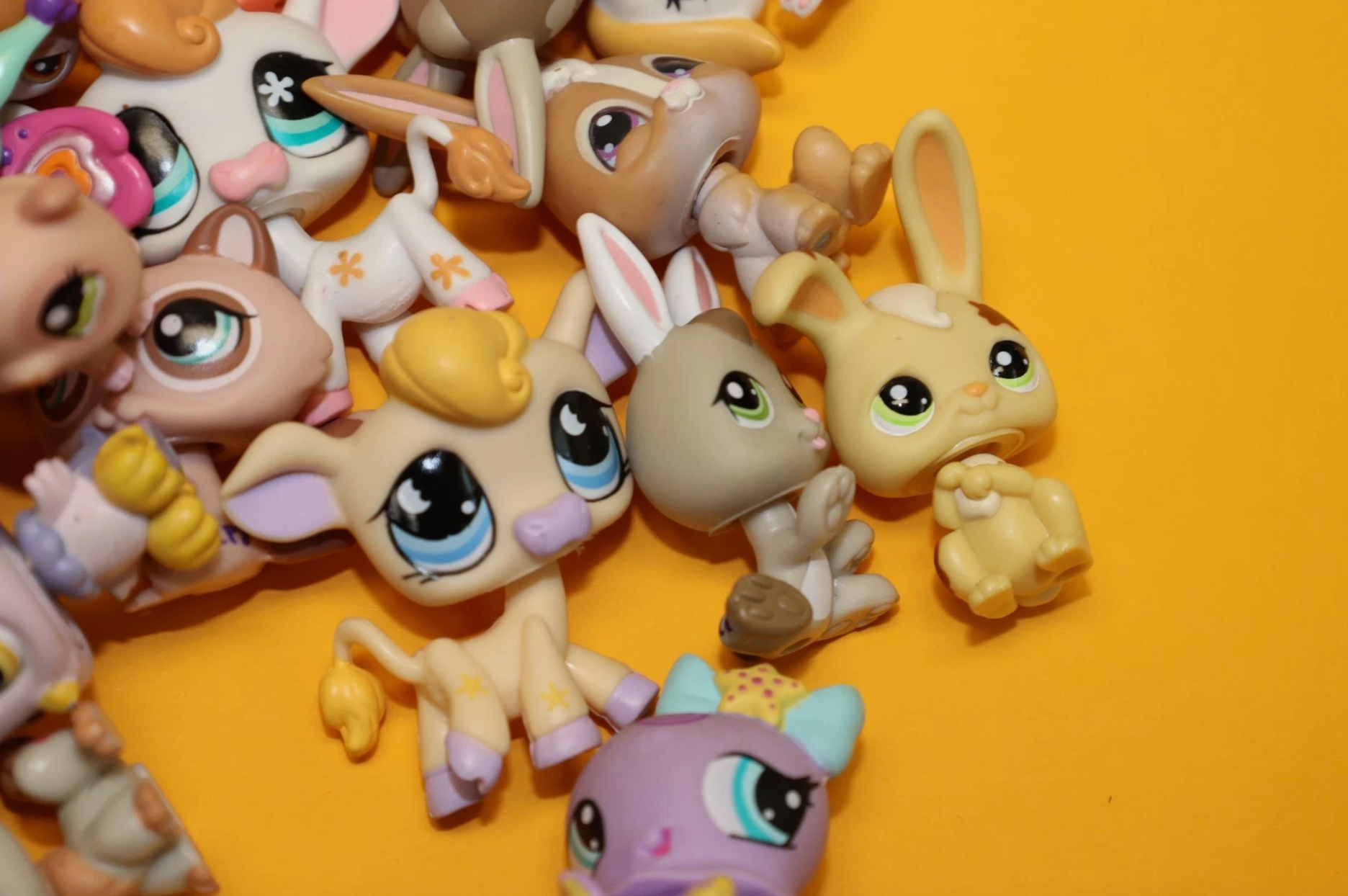 Huge Littlest Pet Shop Lot of 200 Original Figures (Hasbro)