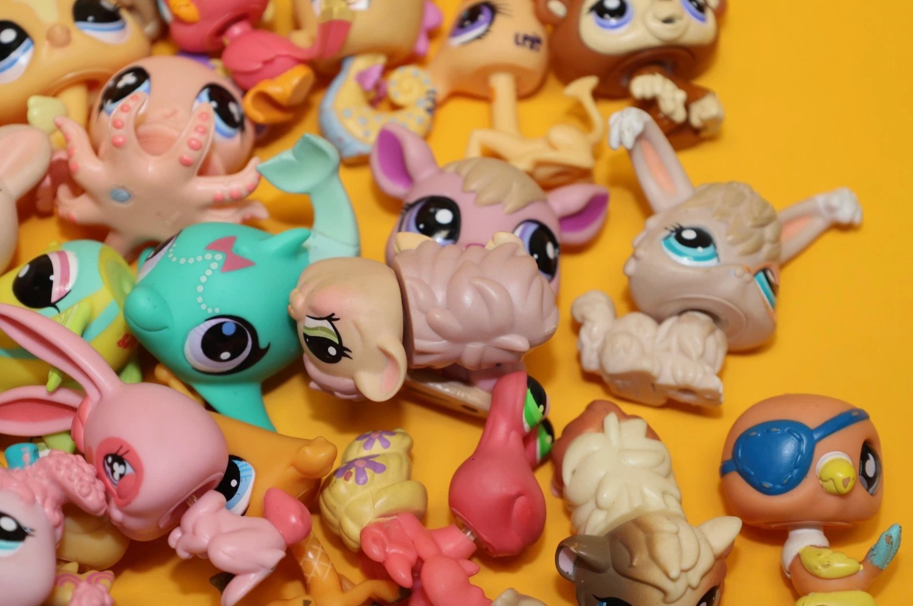 Huge Littlest Pet Shop Lot of 200 Original Figures (Hasbro)
